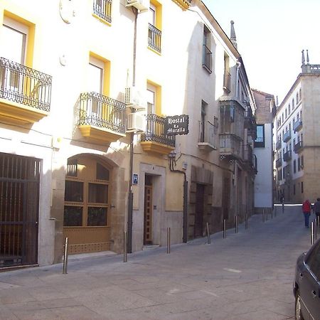 Hostal Muralla Plasencia Exterior foto