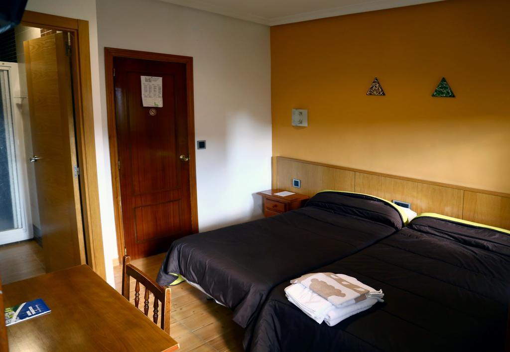 Hostal Muralla Plasencia Exterior foto