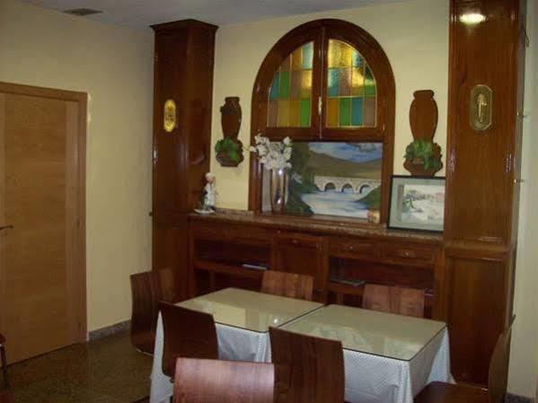Hostal Muralla Plasencia Exterior foto