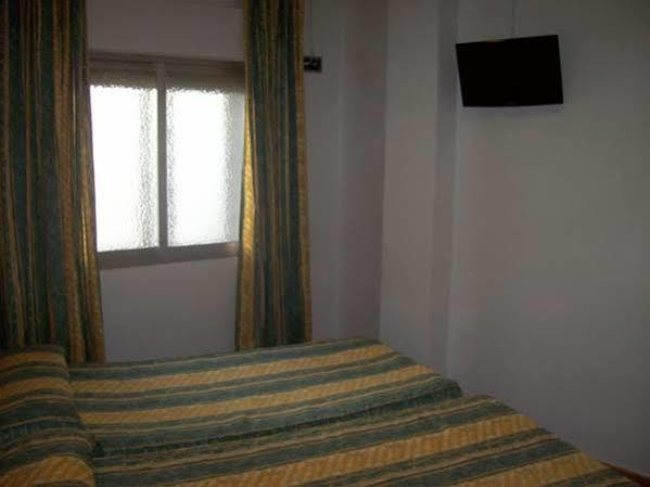 Hostal Muralla Plasencia Exterior foto